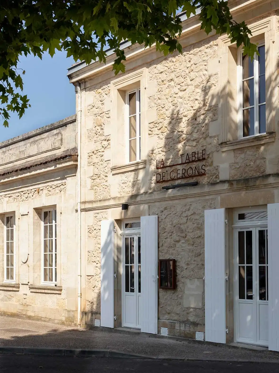 photo de la façade d'entrée en pierre